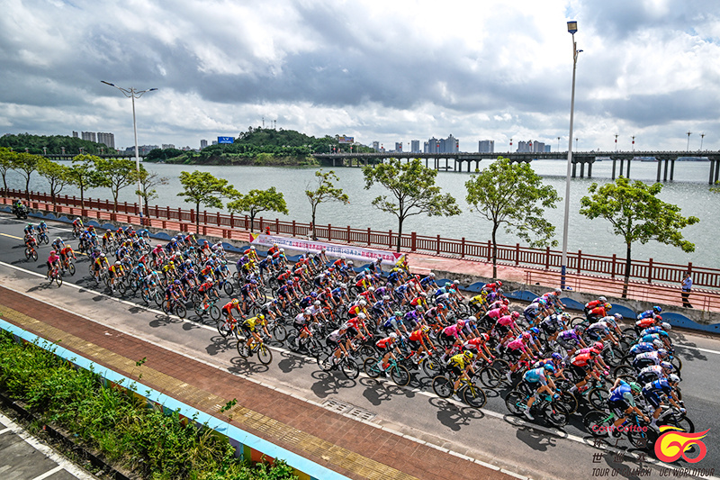 车手们一边 车手们一边